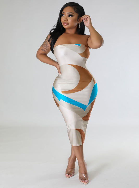 Our Ari dress is a midi, bodycon tube dress with an all over print, This tube dress has lots of stretch and can easily transition from a busy day to a relaxed evening.  **Model is wearing a small**