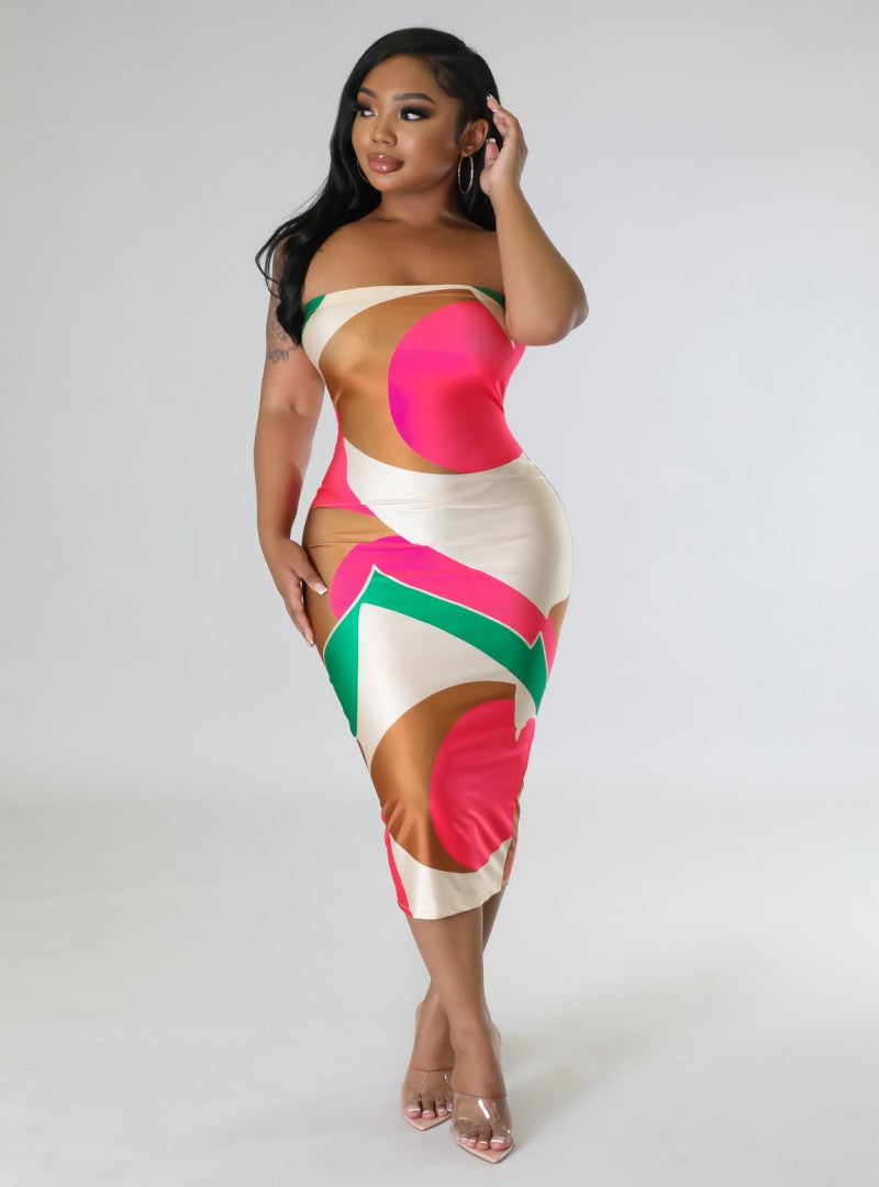 Our Brielle dress is a midi, bodycon tube dress with a vibrant lively print, This dress has a lot of stretch and can easily transition from a busy day to a relaxed evening.  **Model is wearing a small**
