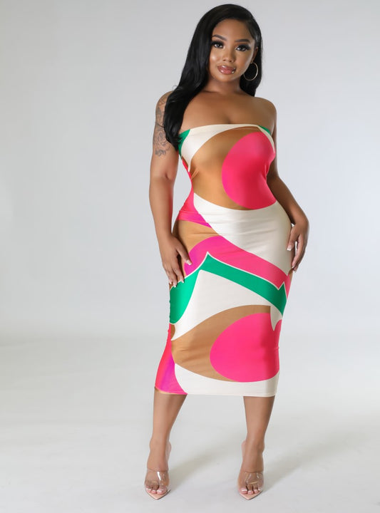 Our Brielle dress is a midi, bodycon tube dress with a vibrant lively print, This dress has a lot of stretch and can easily transition from a busy day to a relaxed evening.  **Model is wearing a small**